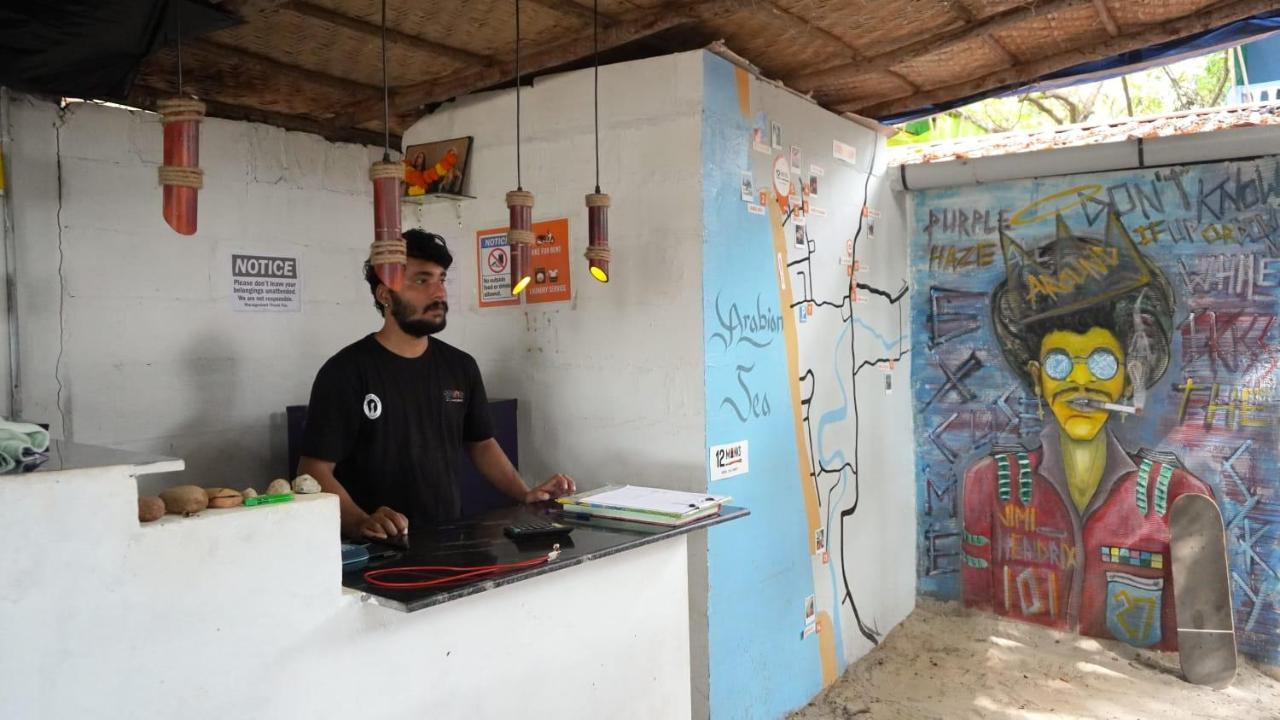 12 Monks - Beachside Hostel Arambol Eksteriør billede