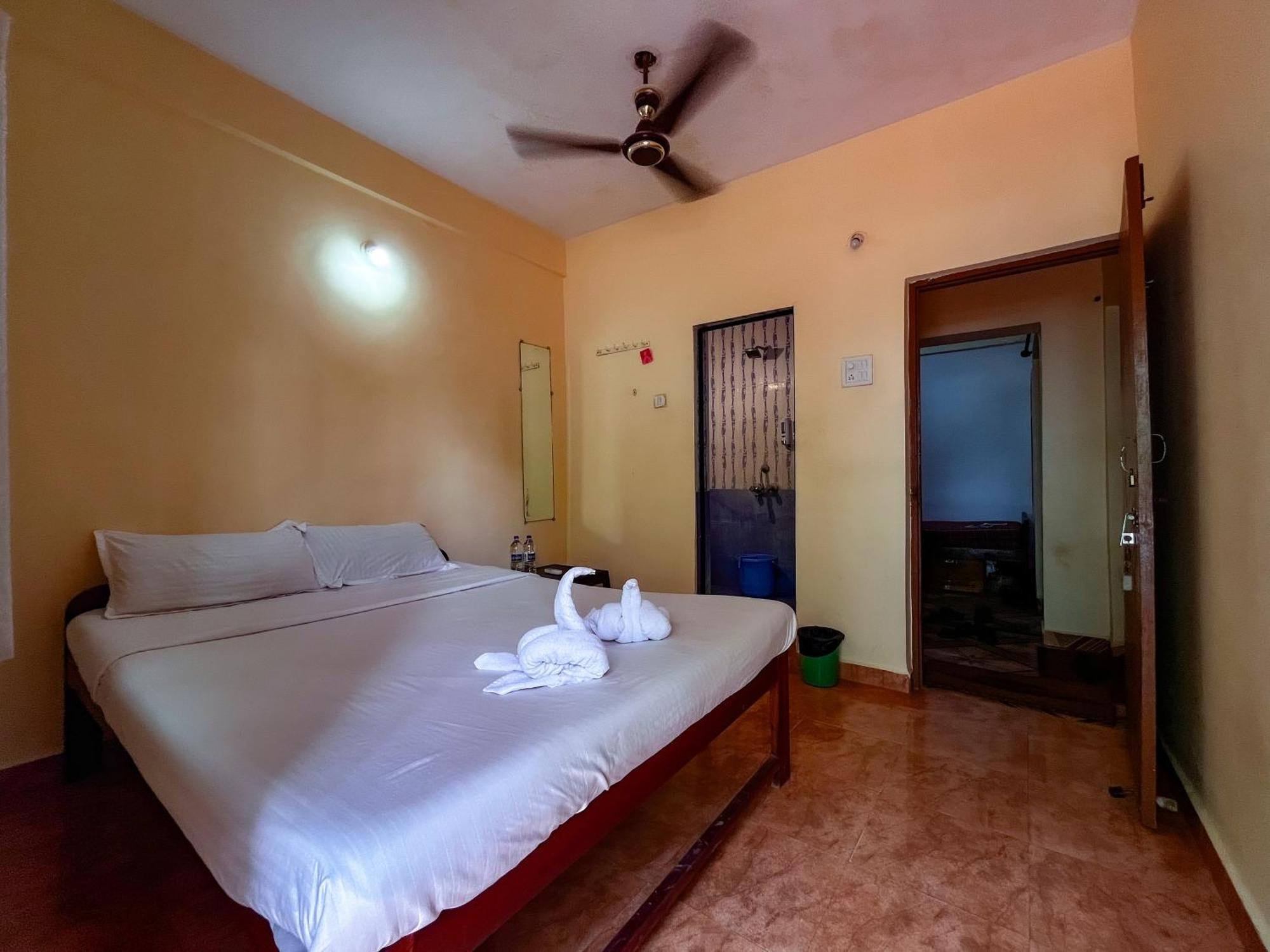 12 Monks - Beachside Hostel Arambol Eksteriør billede